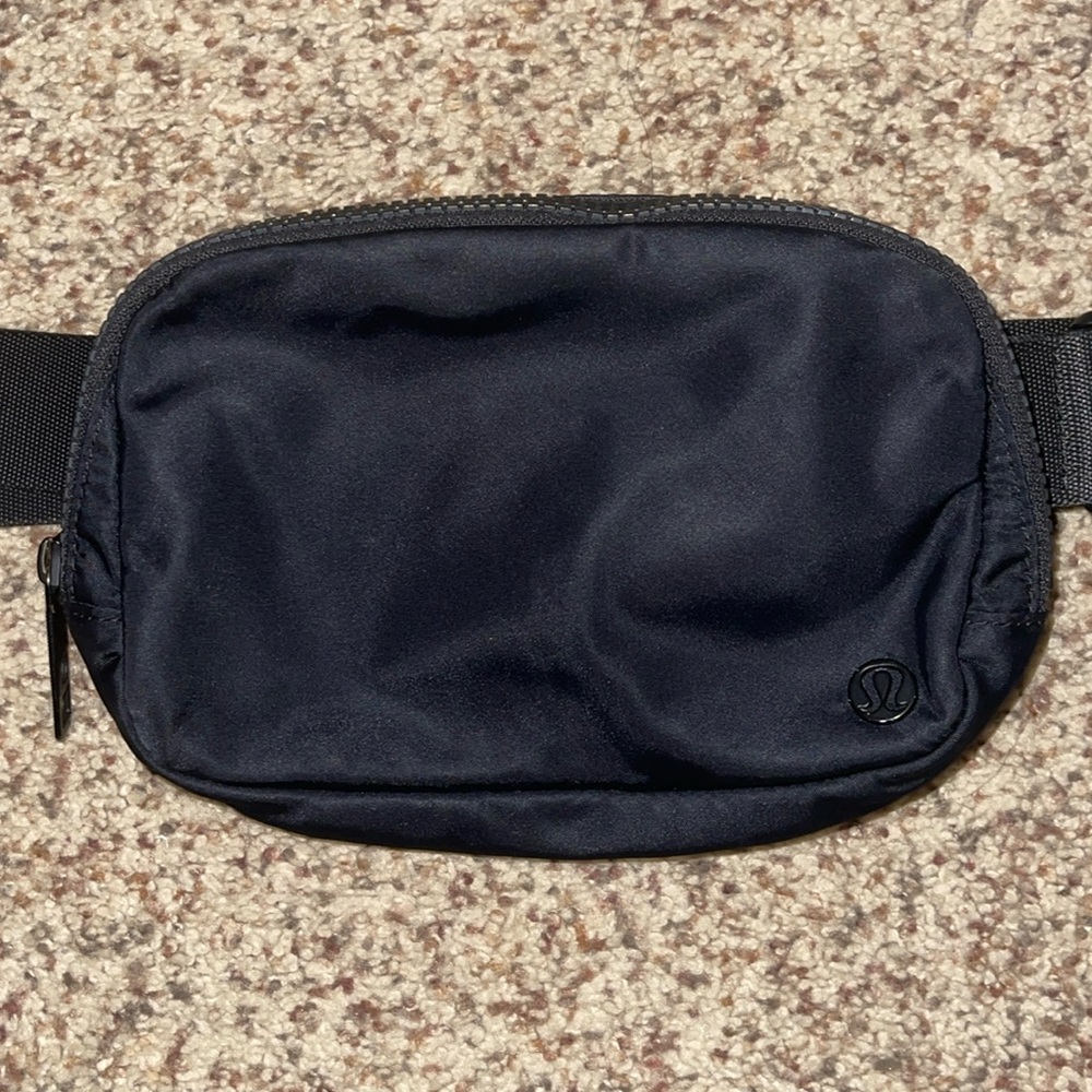 Lululemon Everywhere Belt Bag 1L